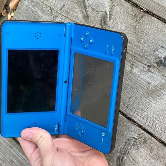 Nintendo DSi XL Console - Cobalt Blue Bundle With Nintendo DS Game - Picture 8 of 10